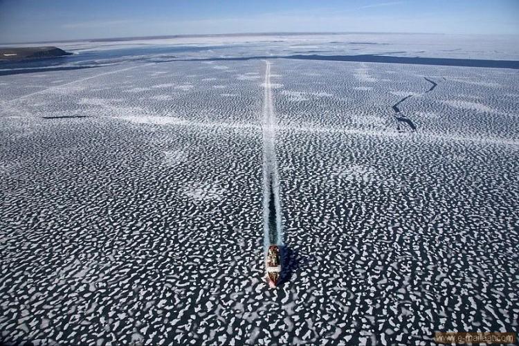 Completar el hielo "St. de Louis Laurent" En Nunavut - Canadá